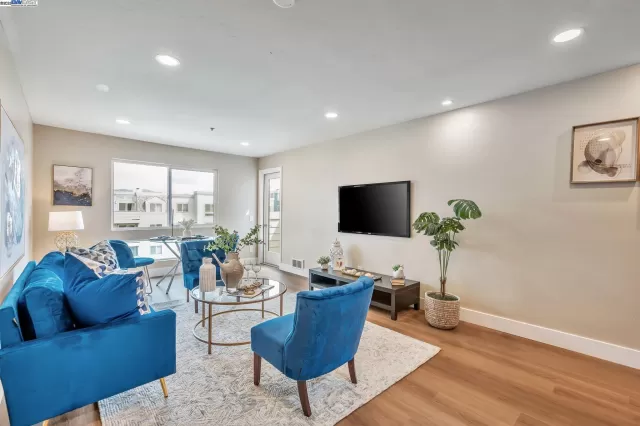 MLS: 41099667 Condo For Sale