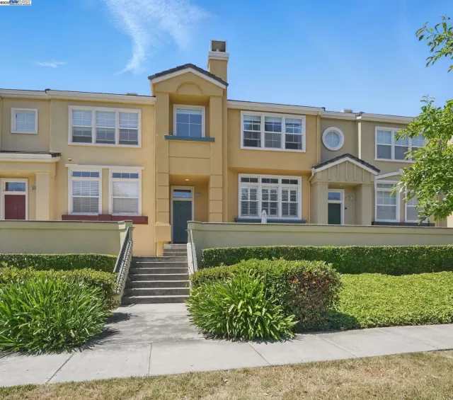 MLS: 41099774 Condo For Sale