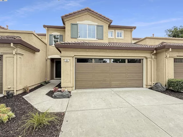 MLS: 41099816 Condo For Sale