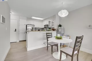 Photo #4: 41100108 Listing