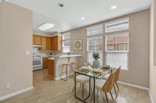 Photo #5: 41100152 Listing