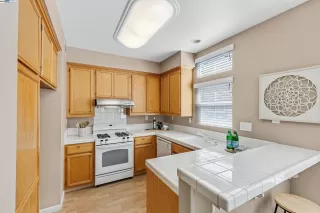 Photo #6: 41100152 Listing