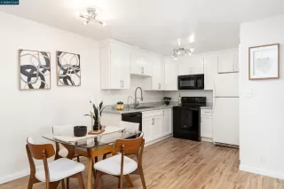 Photo #4: 41100204 Listing