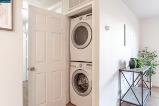 Photo #5: 41100204 Listing