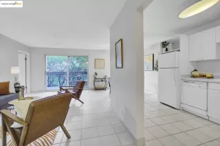 Photo #3: 41100312 Listing