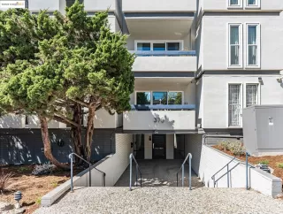 Photo #2: 41100421 Listing