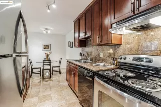 Photo #5: 41100421 Listing