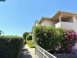 Photo #1: 41100477 Listing