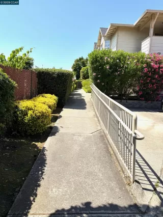 Photo #2: 41100477 Listing