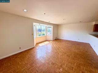 Photo #4: 41100477 Listing