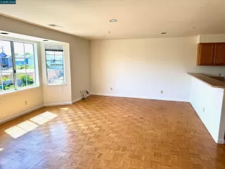 Photo #5: 41100477 Listing