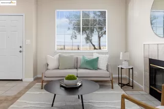 Photo #4: 41100673 Listing