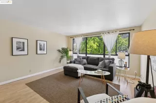 Photo #6: 41100888 Listing