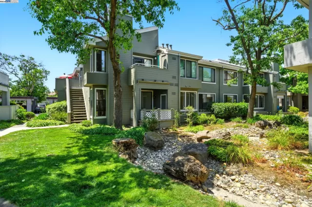 MLS: 41101035 Condo For Sale