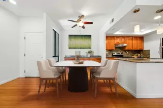 Photo #4: 41101035 Listing