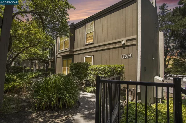 MLS: 41101038 Condo For Sale