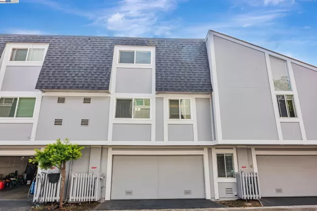 MLS: 41101102 Condo For Sale