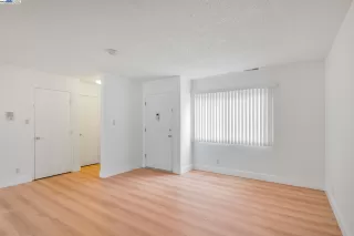 Photo #4: 41101102 Listing 