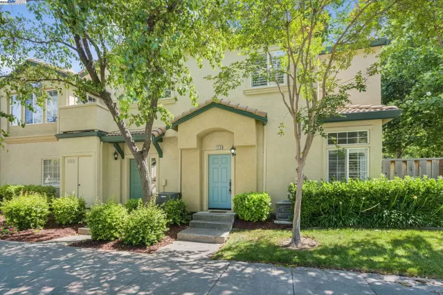 MLS: 41101118 Condo For Sale