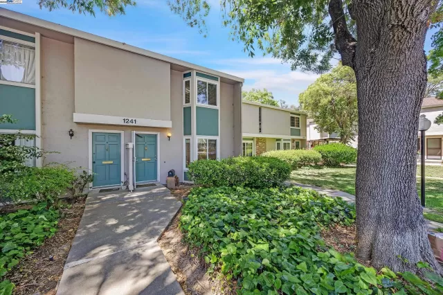 MLS: 41101221 Condo For Sale