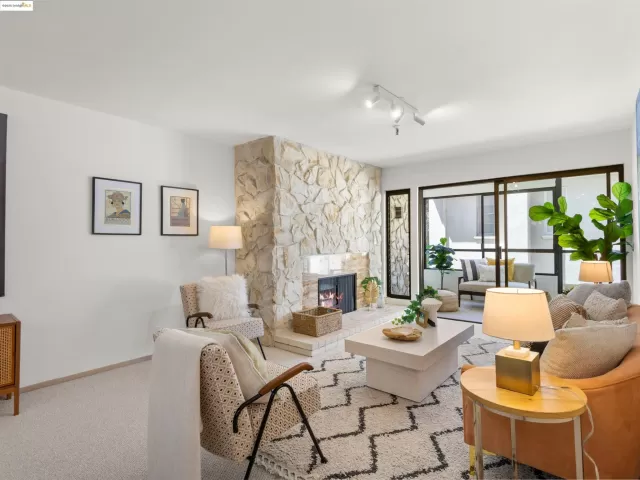 MLS: 41101278 Condo For Sale