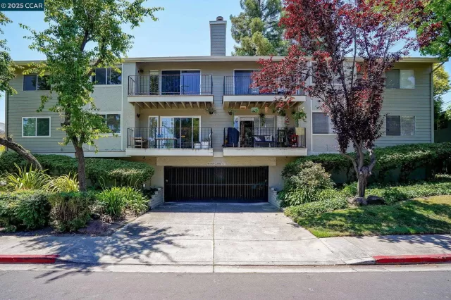 MLS: 41101295 Condo For Sale