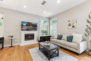 Photo #4: 41101421 Listing