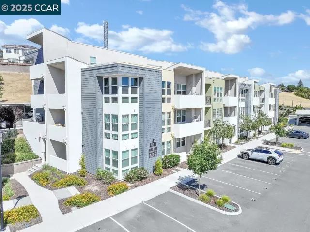 MLS: 41101473 Condo For Sale