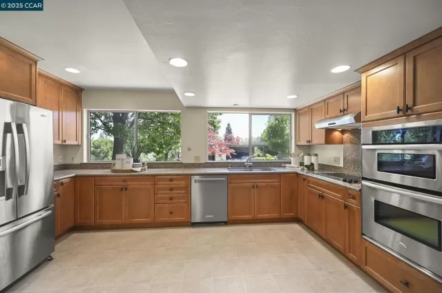 MLS: 41101480 Condo For Sale