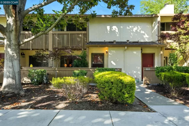 MLS: 41101877 Condo For Sale