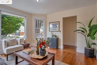 Photo #5: 41102011 Listing 