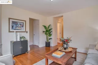 Photo #6: 41102011 Listing 