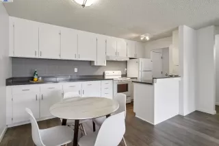 Photo #5: 41102070 Listing