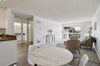 Photo #6: 41102070 Listing