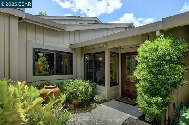 MLS: 41102303 Condo For Sale