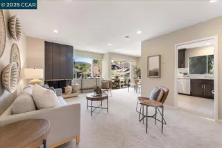 Click for more information on MLS # 41102383 : 2601 COLLEGE AVE # 301 More Details about MLS # 41102383 : 2601 COLLEGE AVE # 301