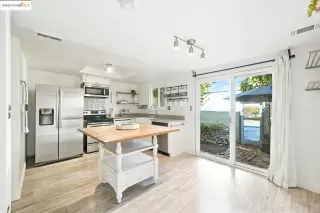 Photo #2: 41102399 Listing