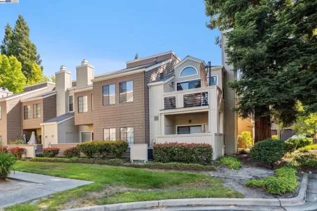 MLS: 41102471 Condo For Sale