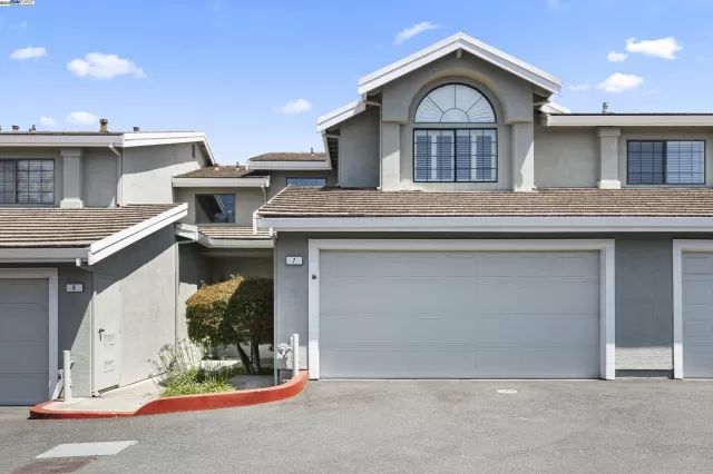 MLS: 41102473 Condo For Sale