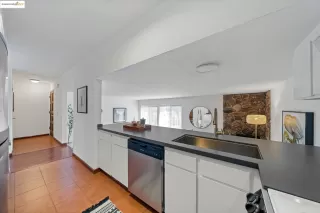 Photo #5: 41102517 Listing