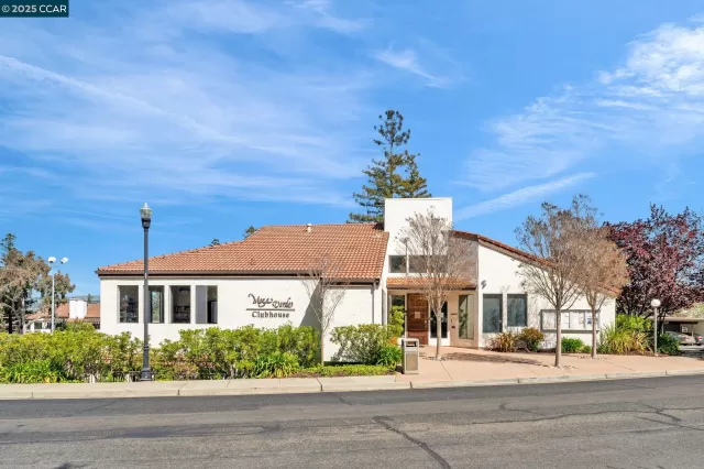 MLS: 41102534 Condo For Sale