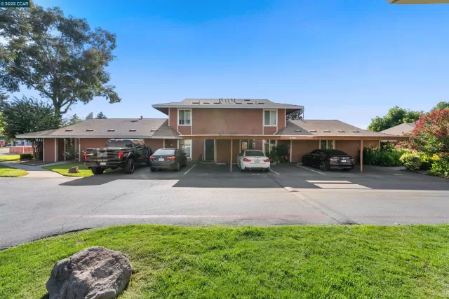 MLS: 41102546 Condo For Sale