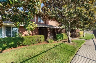 Photo #2: 41102546 Listing