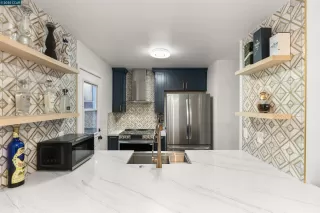 Photo #6: 41102546 Listing