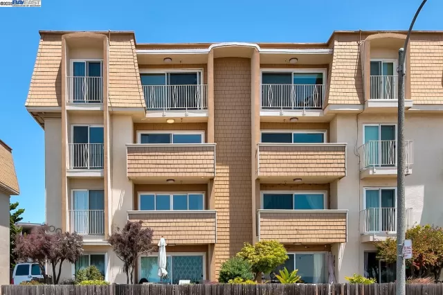 MLS: 41102653 Condo For Sale