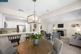 Photo #5: 41102655 Listing