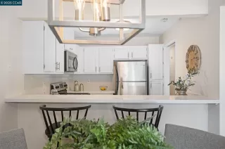 Photo #6: 41102655 Listing