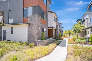 Photo #3: 41102657 Listing