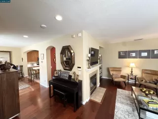 Photo #3: 41102684 Listing