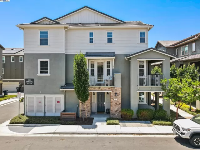 MLS: 41102724 Condo For Sale